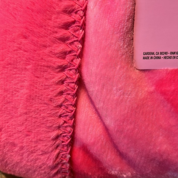 Hello Kitty faux fur reverse huge fluffy blanket - Picture 6 of 11